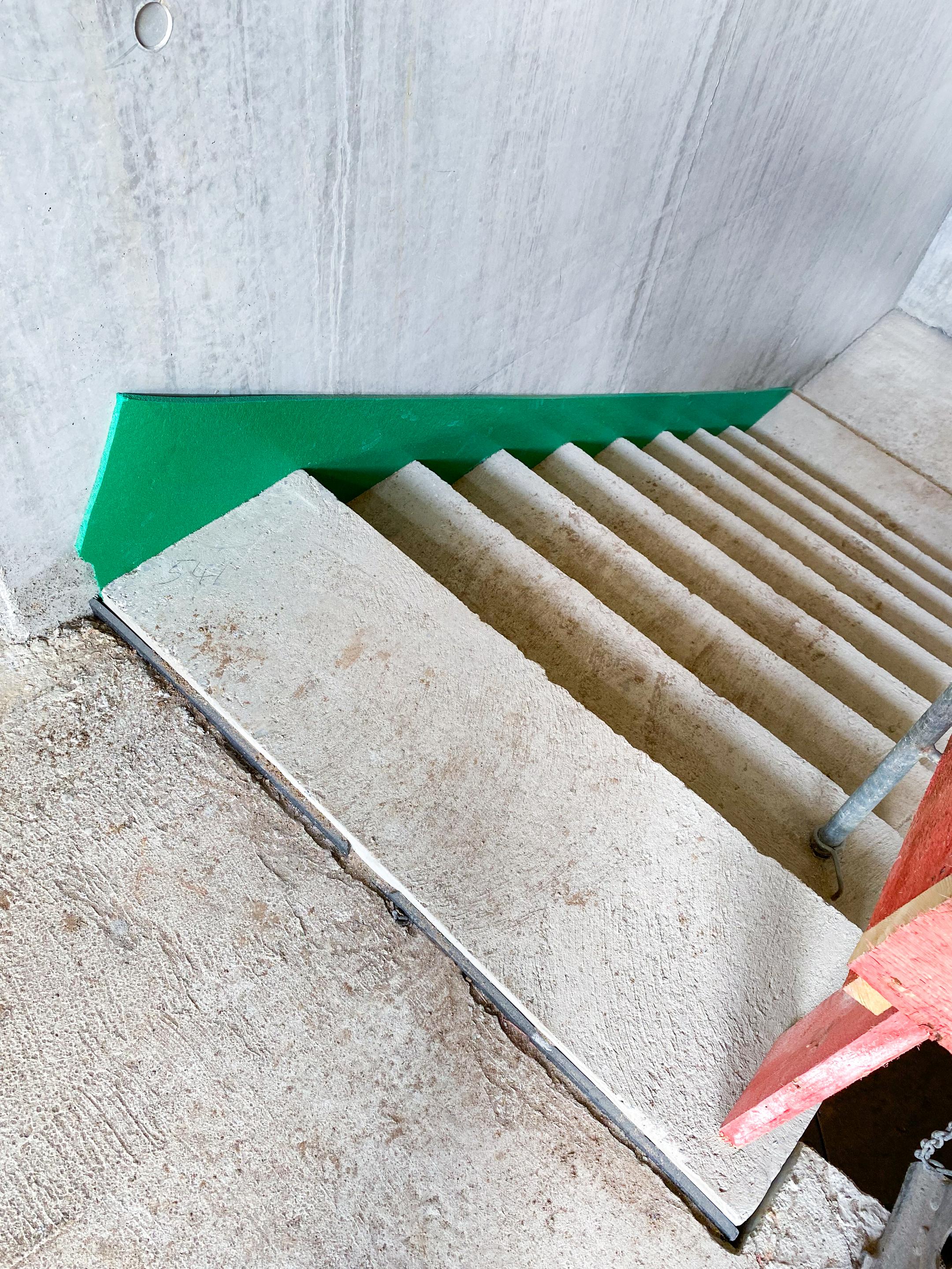 Treppe im Rohbau mit Trittschalldämmelement SINTON