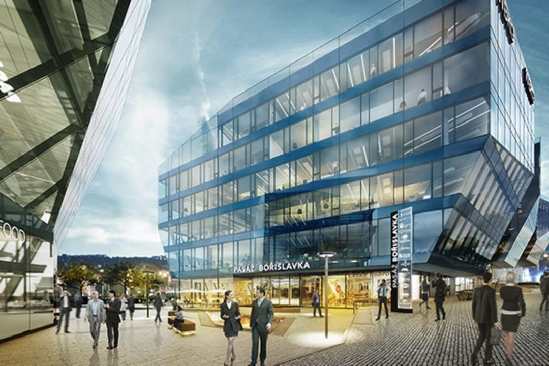 Eine futuristisch anmutende Gruppe von komplett verglasten Gebäuden vor einem aufgewühlten Himmel, davor ein belebter Platz mit Menschen.