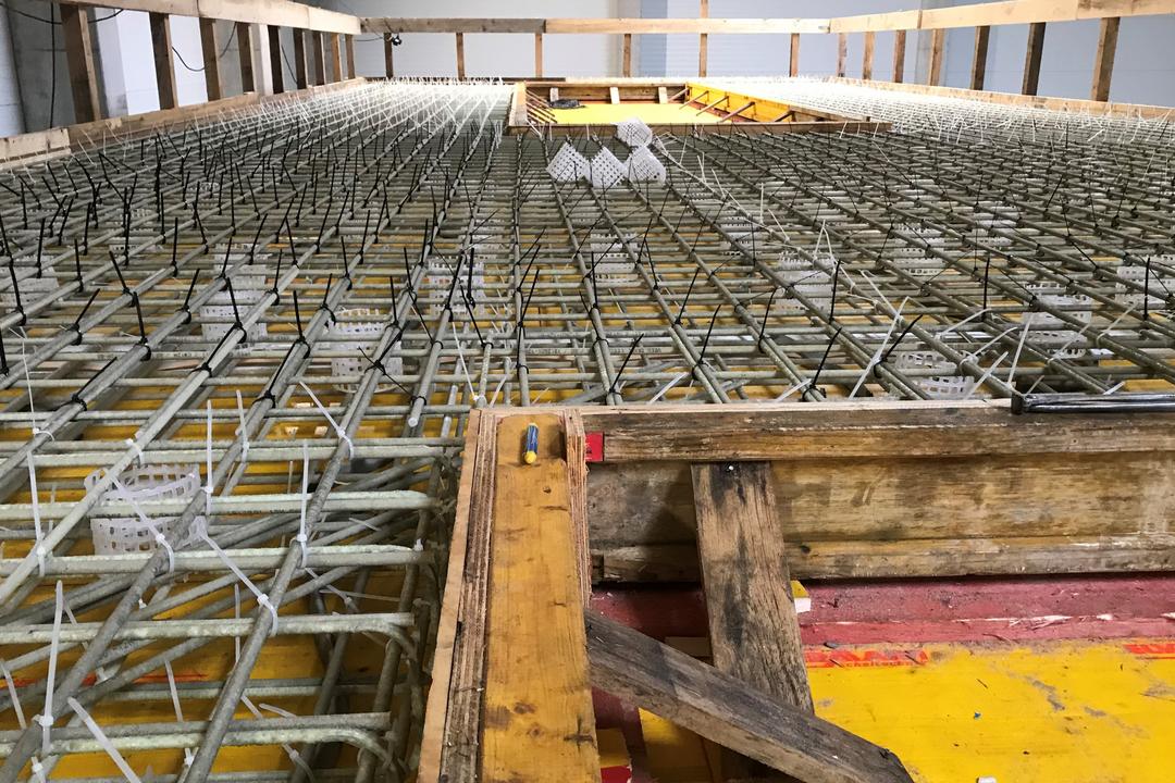 Die in Konstruktion befindliche FIBERNOX-Bewehrung im Inneren der Messhütte.