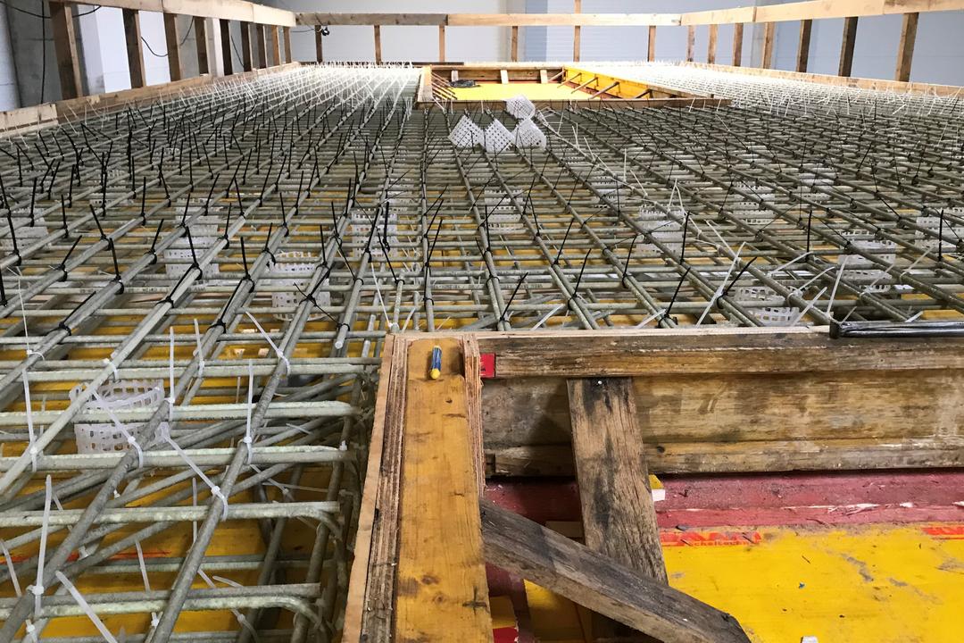 Die in Konstruktion befindliche FIBERNOX-Bewehrung im Inneren der Messhütte.