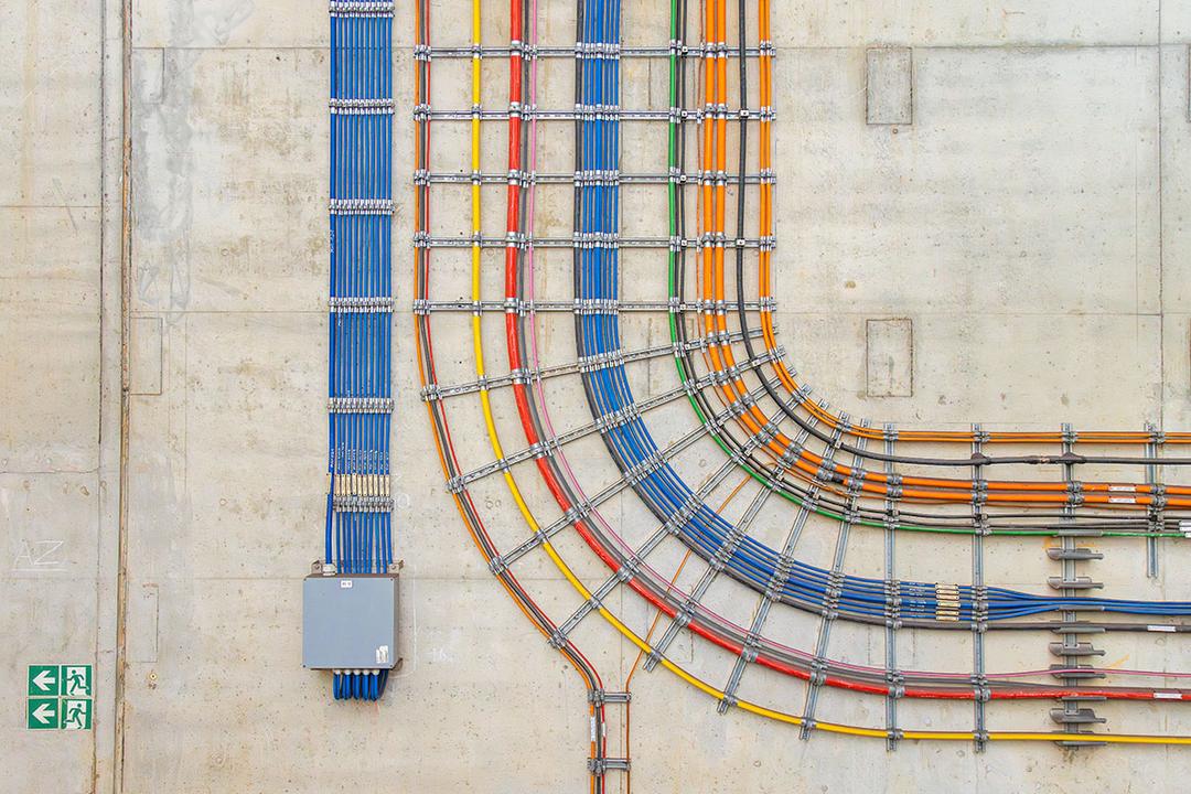 Kabelverlegung im Tunnel