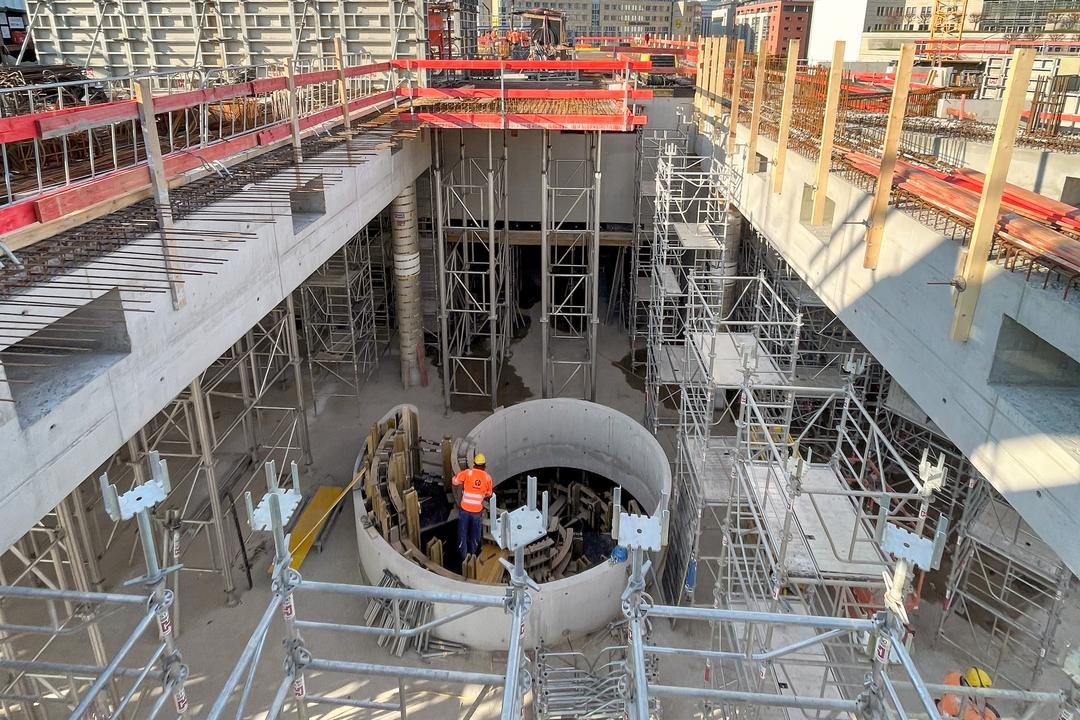 Baustelle mit Kränen