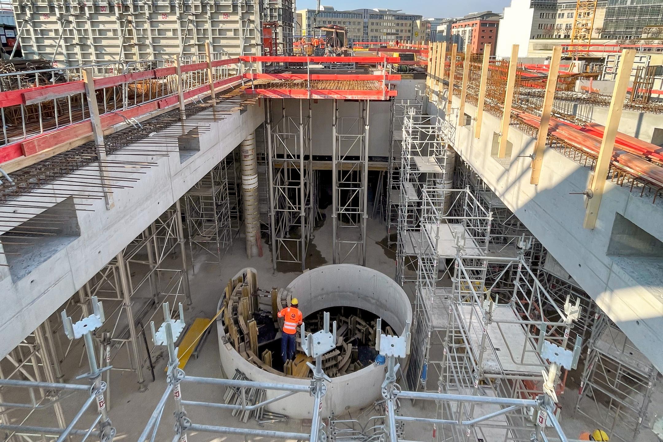 Baustelle mit Kränen