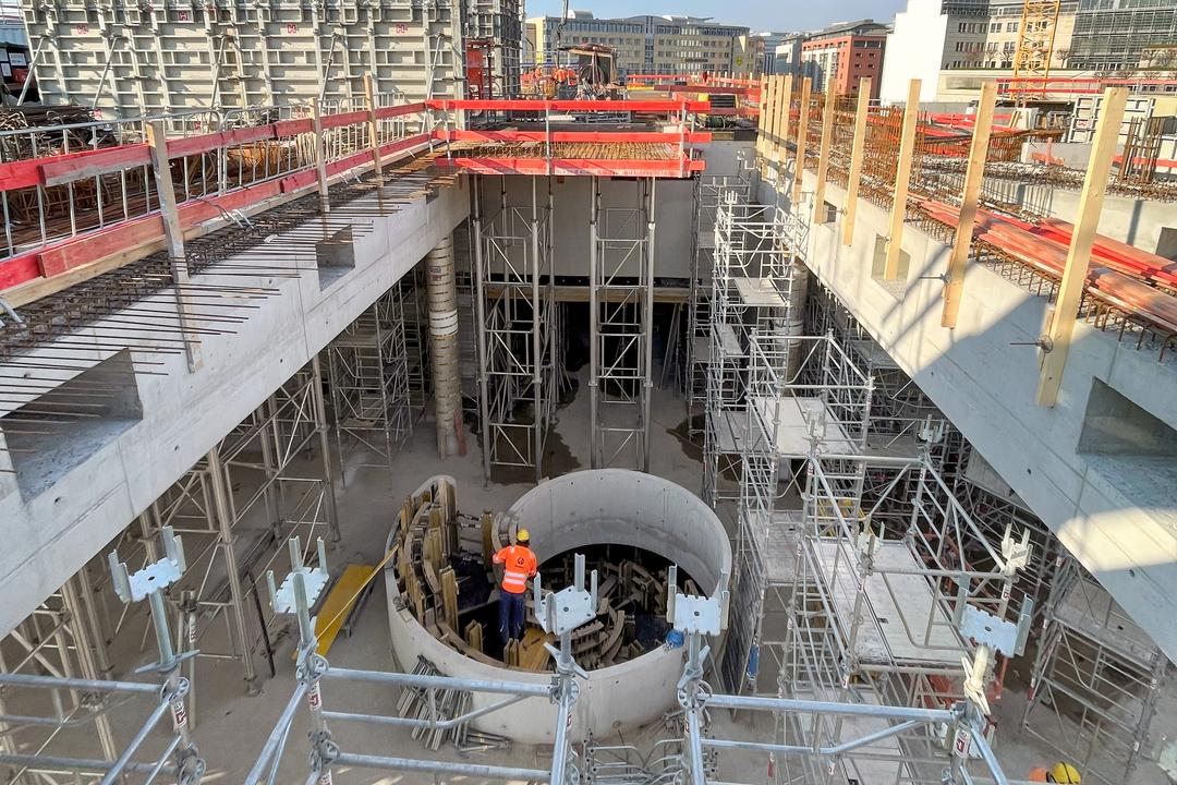 Baustelle mit Kränen