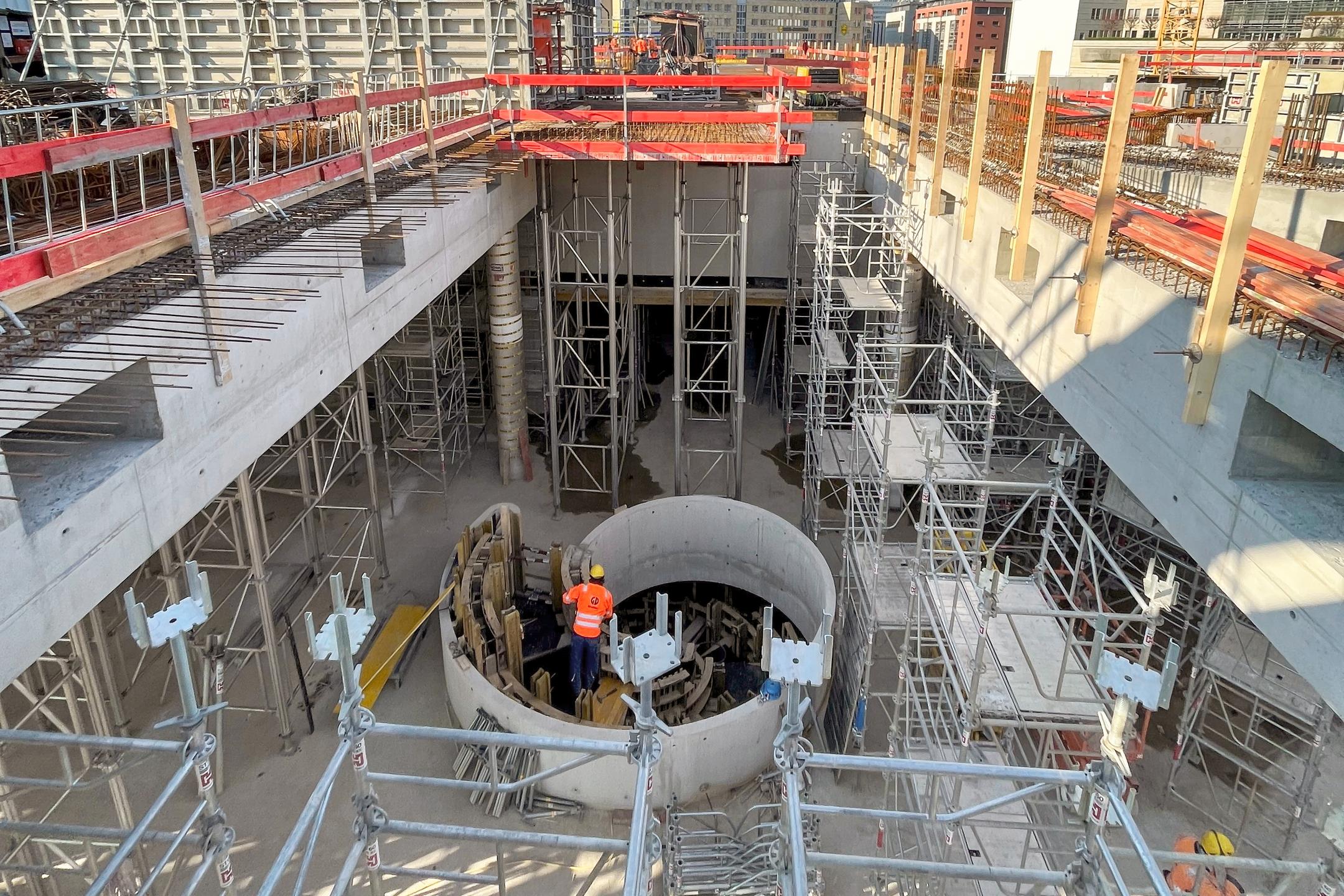 Baustelle mit Kränen