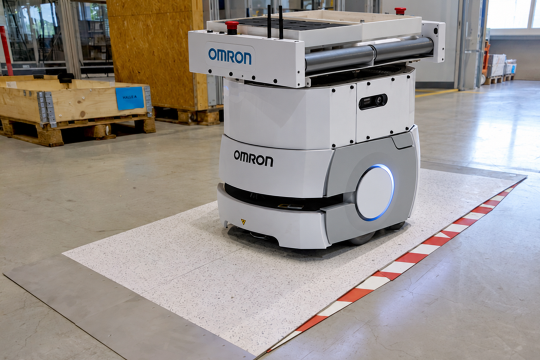 Autonomer OMRON-Roboter über einer kontaktlosen WCPS-Laderampe von PohlCon