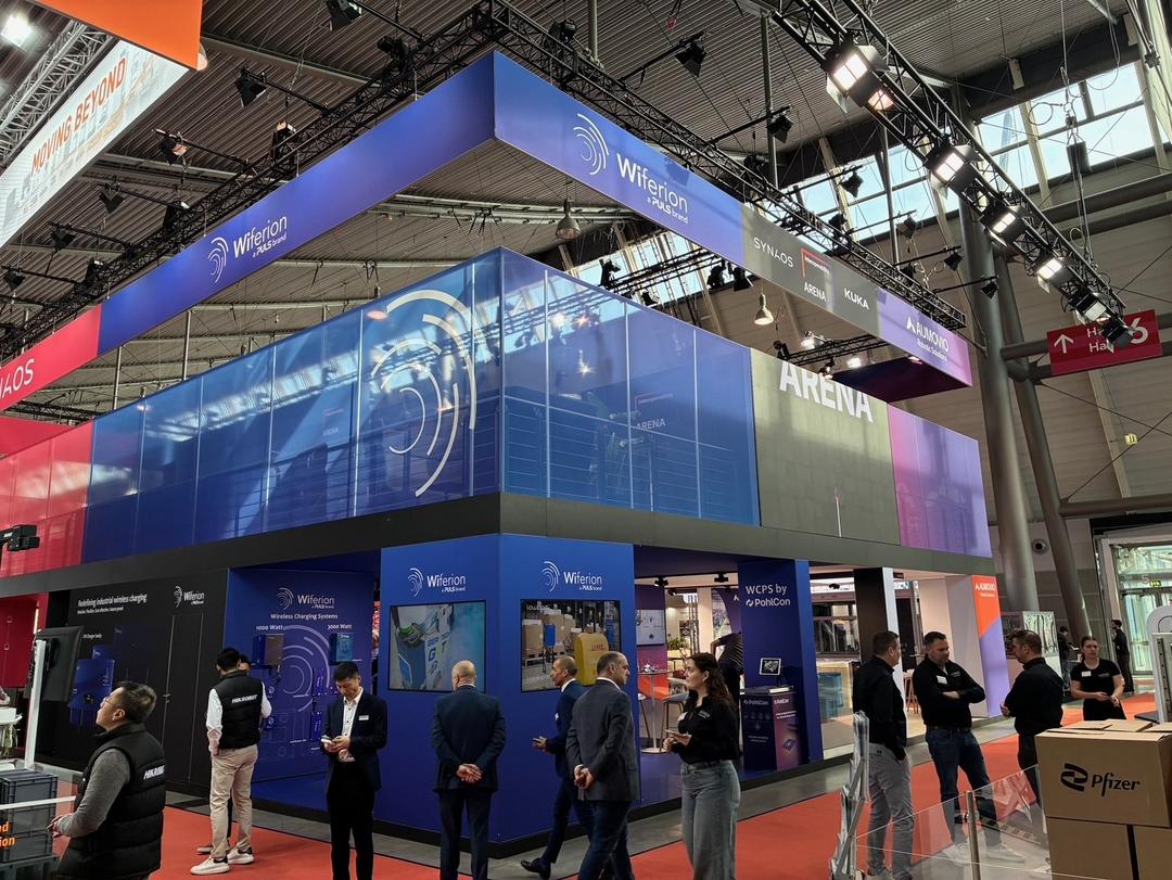 Messestand von Wiferion mit Besuchern