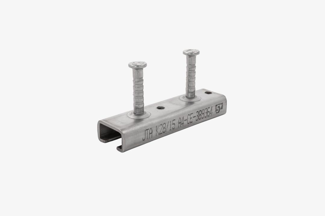 freigestellte Ankerschiene auf weißem Hintergrund