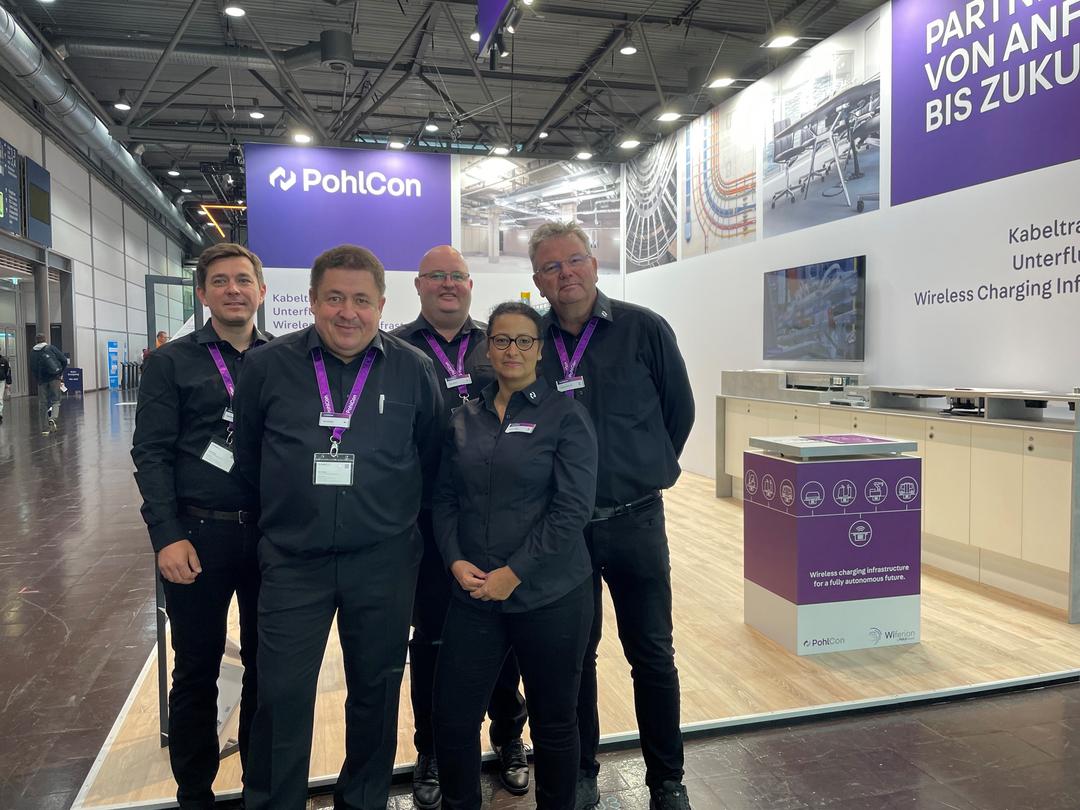 PohlCon-Messestand mit Messeteam
