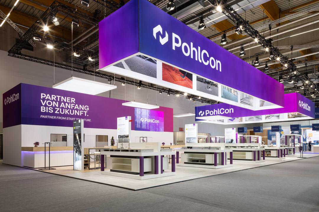 Messestand mit dem Schriftzug PohlCon