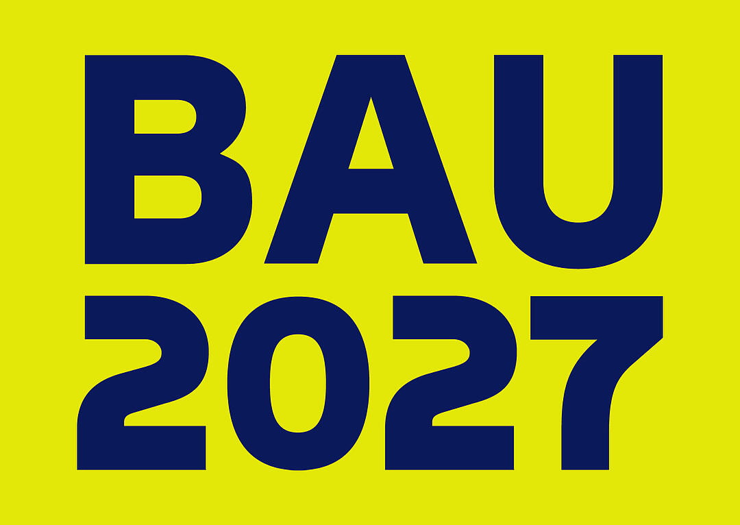 Logo der BAU 2027 in dunkelblauer Schrift auf leuchtend gelbem Hintergrund.