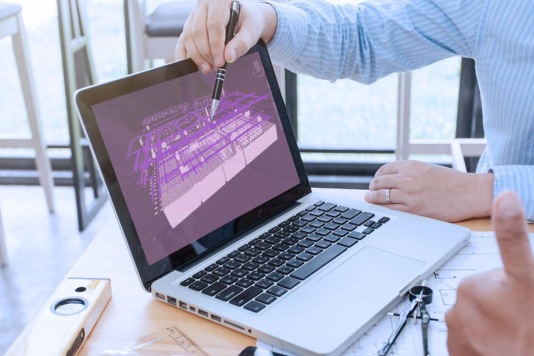 Ein Laptop, dessen Bildschirm eine BIM-Darstellung von Kabeltragsystemen zeigt