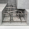 Bewehrungsmodell mit Stahlstäben und Verbindungselementen zur Darstellung eines konstruktiven Betonanschlusses.