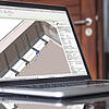 Laptop, auf dem die BIM-Software Revit zu sehen ist