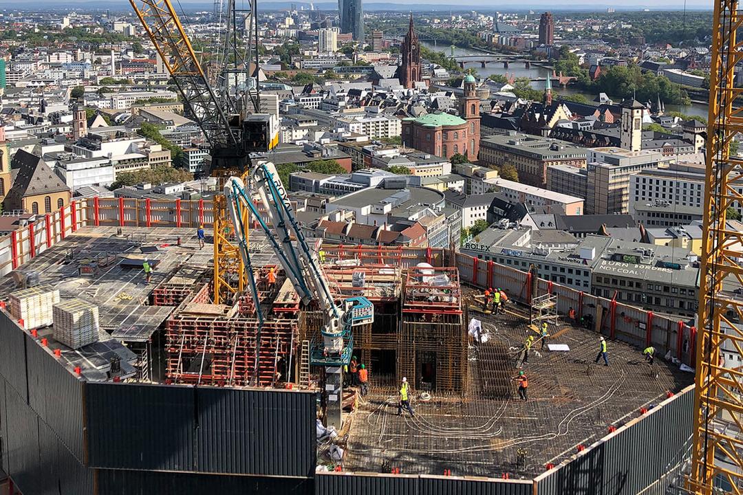 Blick auf die Baustelle eines der neuen Hochhäuser.