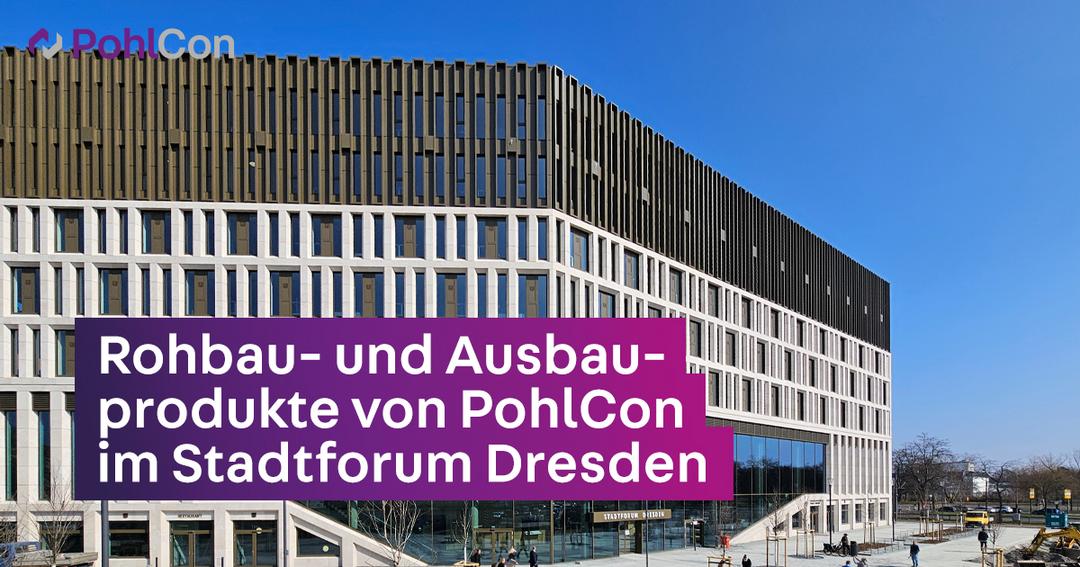 Moderne Fassade des Stadtforums Dresden mit Text: „Rohbau- und Ausbauprodukte von PohlCon im Stadtforum Dresden“.